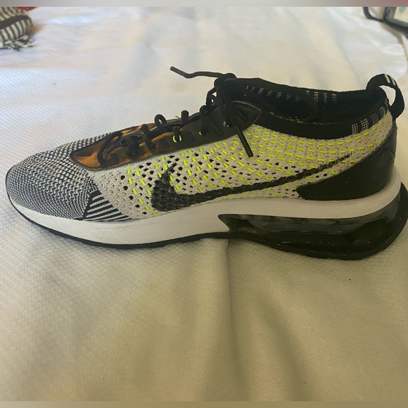 Nike Air Max Flyknit Racer - Picture 6 of 8